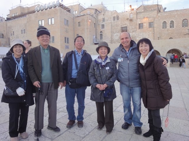 Japanese group Westren wall Israel'David Nethanel- 欧米の壁に日本のグループエルサレム