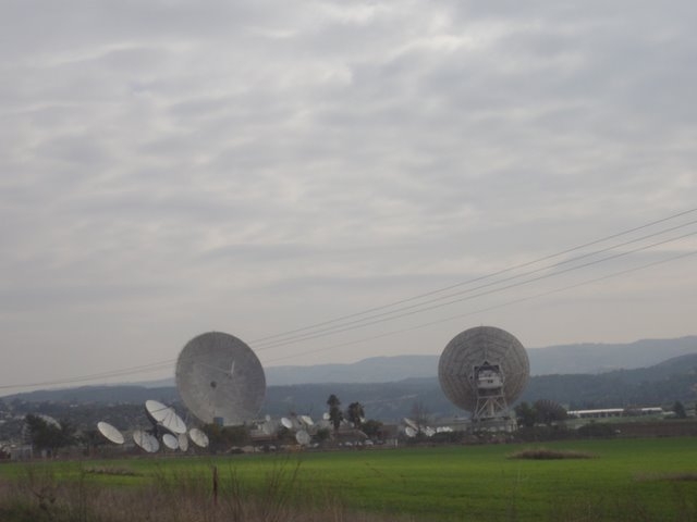 תחנת ממסר הלווינים בעמק האלה -אופק עולמי,צילום דוד נתנאל - Satellites  transmission center - Ofek olami ,David Nethanel