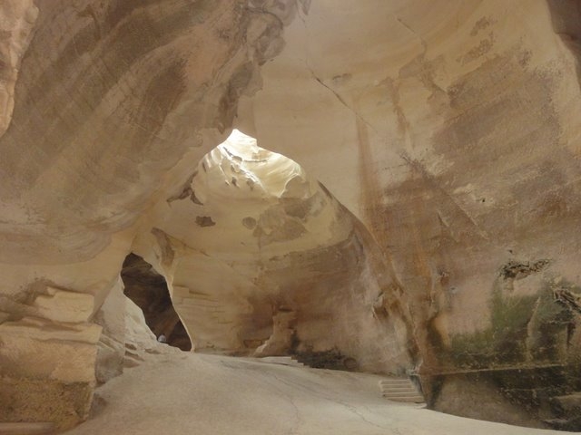 מערת הפעמון -אופק עולמי,צילום דוד נתנאל - The bell cave -Ofek olami,David nethanel