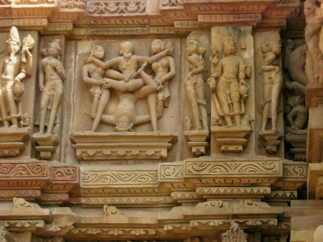 מקדשים אירוטיים בקג'וראהו,הודו -אופק עולמי,צילום דוד נתנאל -Kajurahu erotic shrines,India -Ofek-Olami