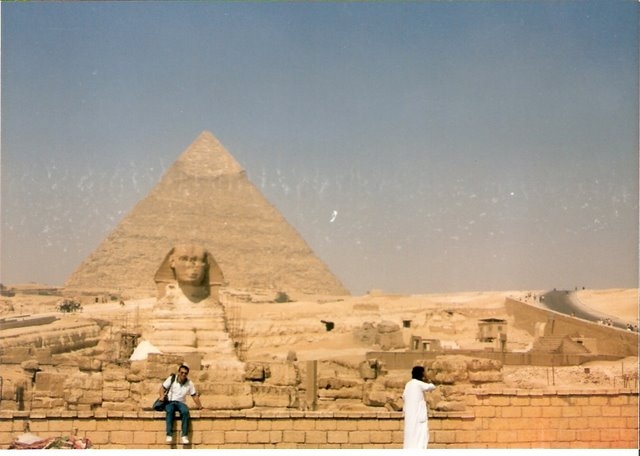 הספינקס במצרים עשוי אבן חול ההולכת ונשחקת עם השנים