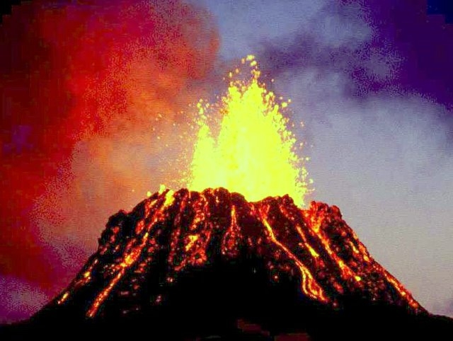 הר געש שטוח בהוואי -אופק עולמי -Volcano in Hawai,-Ofek-Olami