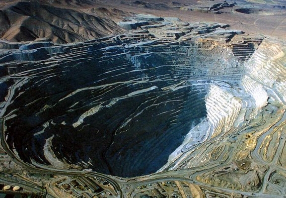 מכרה הנחושת בצ'וקיקמטה  צ'ילה -אופק עולמי - Chuquicamata copper mine Chile - Ofek olami