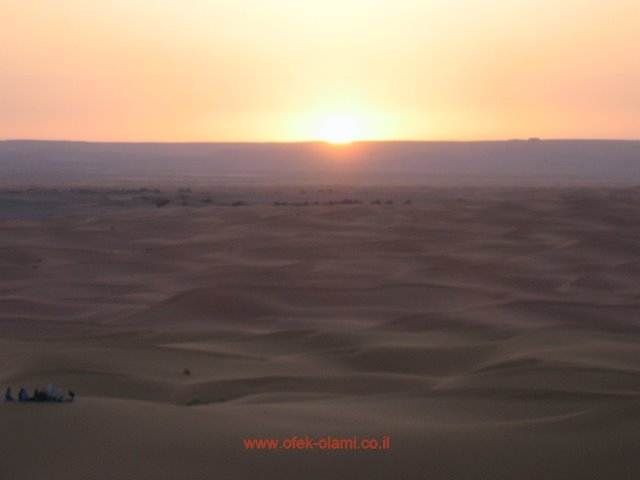 זריחה במדבר סהרה, מרזוגה,מרוקו -אופק עולמי,צילום דוד נתנאל -Sunrise at Sahara deseret Merzuga Morocco-Ofek-Olami