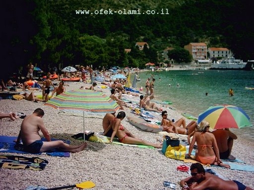 חוף רחצה טיפוסי ליד מקרסקה קרואטיה-אופק עולמי,צילום דוד נתנאל-Makarska Crotia -Ofek-Olami