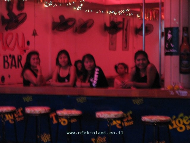 נערות הבארים בפאטייה תאילנד -אופק עולמי,צילום דוד נתנאל -Pattya bars'' girls Thailand -Ofek-Olami