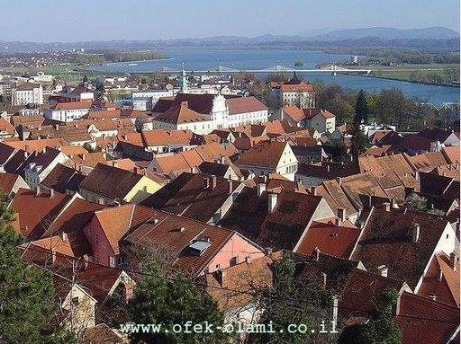 פטוי ,סלובניה,מראה מהמצודה-אופק עולמי -Ptuj ,Slovenia view from the castel -Ofek-Olami