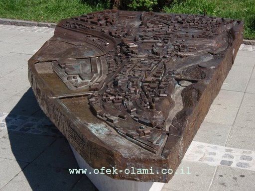 תבליט מתכת של העיר העתיקה של קראני,סלובניה-אופק עולמי,צילום דוד נתנאל -Old cit map,Kranj Slovenia -ofek-Olami