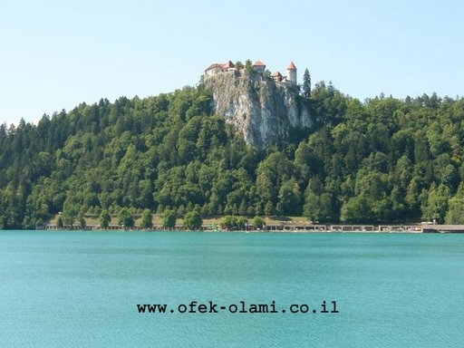 טירת בלד משקיפה על אגם בלד ,סלובניה-אופק עולמי,צילום דוד נתנאל-Bled castel Slovenia Ofek-Olami