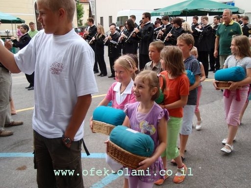 תהלוכת סיום שנת הלימודים בבית ספר לתחרה באידרייה,סלובניה-אופק עולמי,צילום דוד נתנאל-Lace school parade,Idrija ,Slovenia,Ofek-Olami