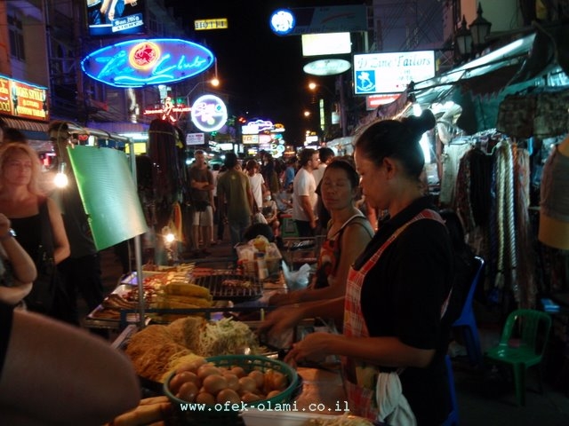בקאווסאן ניתן לאכול מוקפץ תאילנדי בכמעט 3 ש