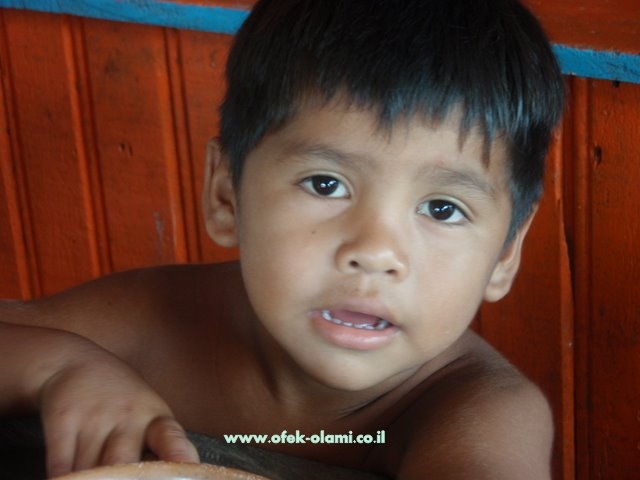 ילד אינדיאני באמזונס,ברזיל -אופק עולמי,צילום דוד נתנאל - An indian child,Amazonas Brazil -Ofek olami
