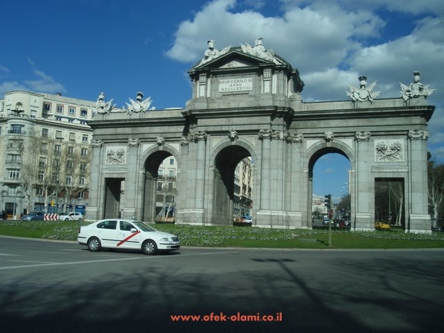 שער אלקלה,מדריד -אופק עולמי,צילום דוד נתנאל - Puerta de Alcala Madrid -Ofek olami,David Nethanel