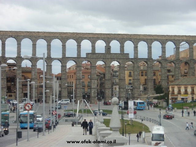 אמת המים הרומאית בסגוביה -אופק עולמי,צילום דוד נתנאל -The roman aqueduct of Segovia -Ofek olami David Nethanel