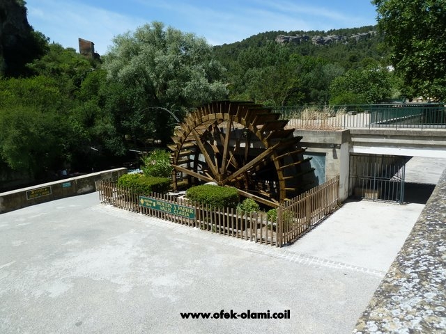 גלגל המים בפונטיין דה ווקלוז-אופק עולמי,צילום דוד נתנאל -Fontaine de Vaucluse-Ofek olami,David Nethanel